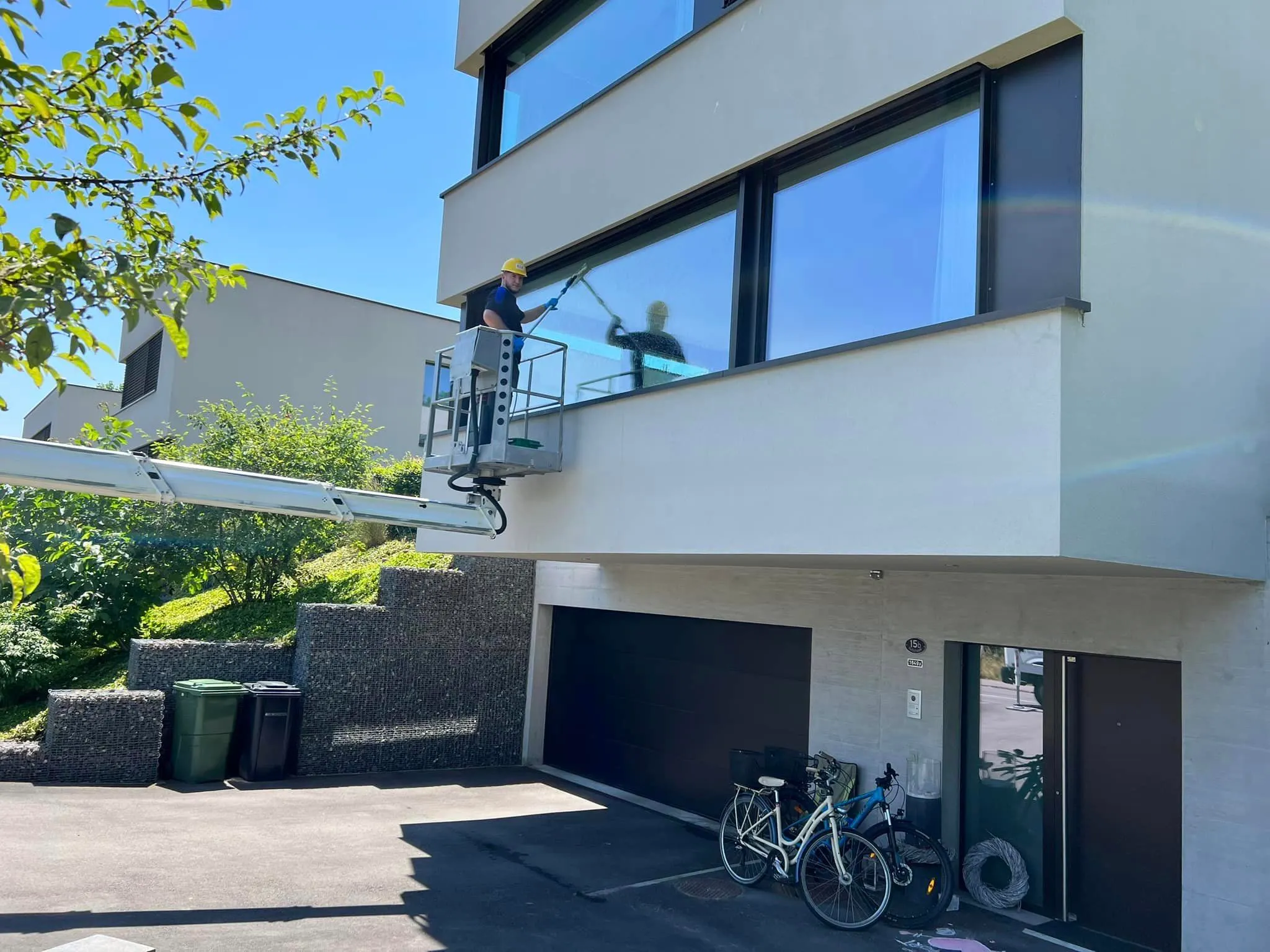 Reinigung Fenster von Aussen