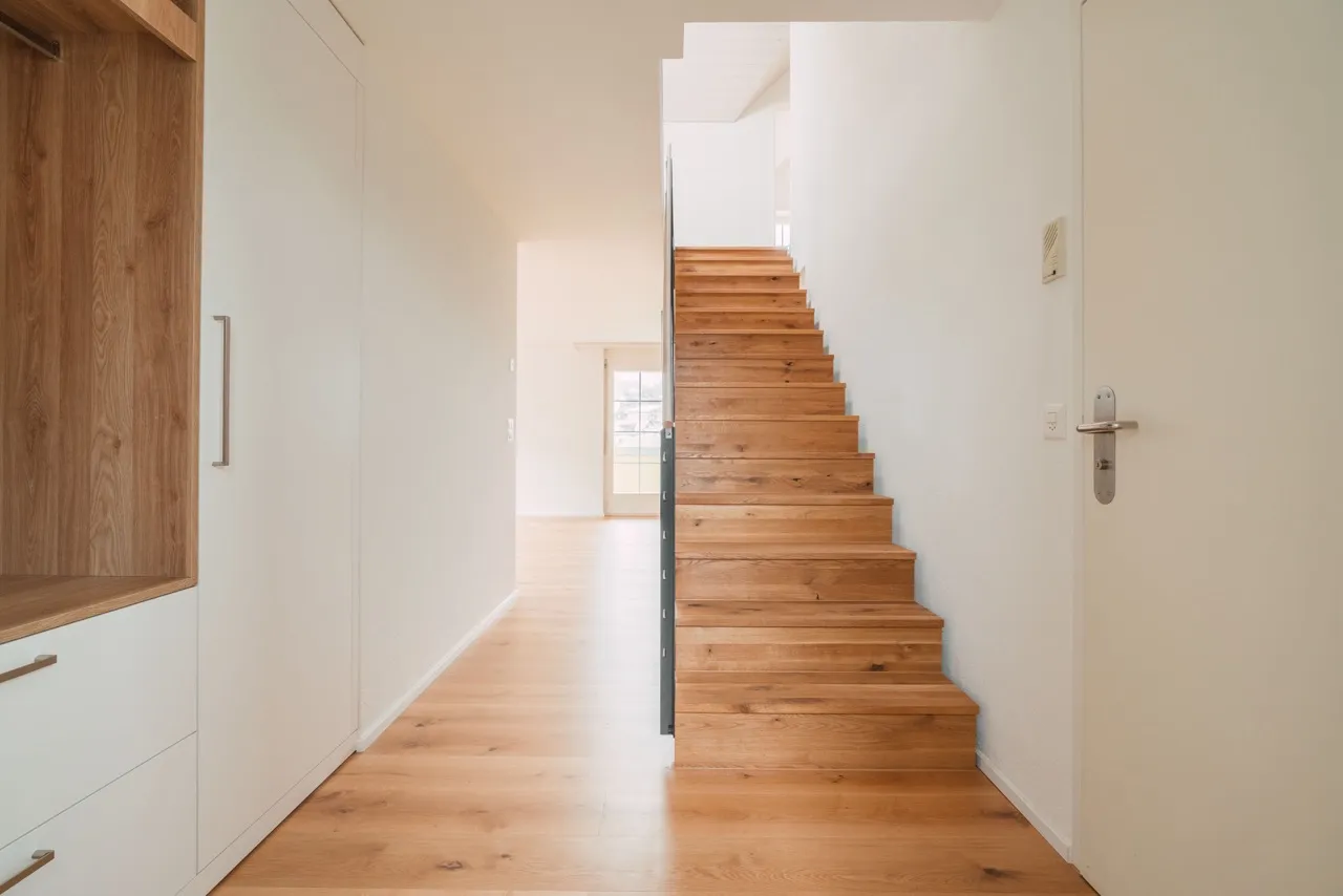 Reinigung Treppe und Boden